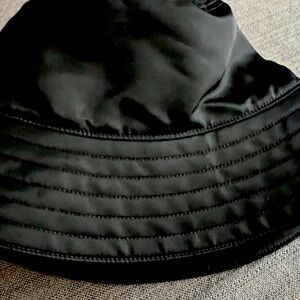 Lululemon black bucket hat size M / L